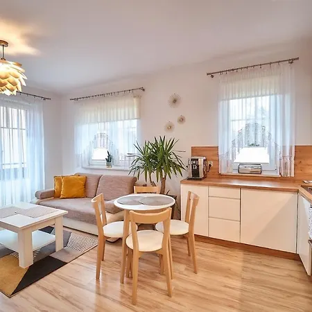 Apartament Ogrodowa 18 *